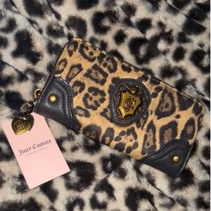 ‼️SOLD‼️
NWT juicy couture wallet